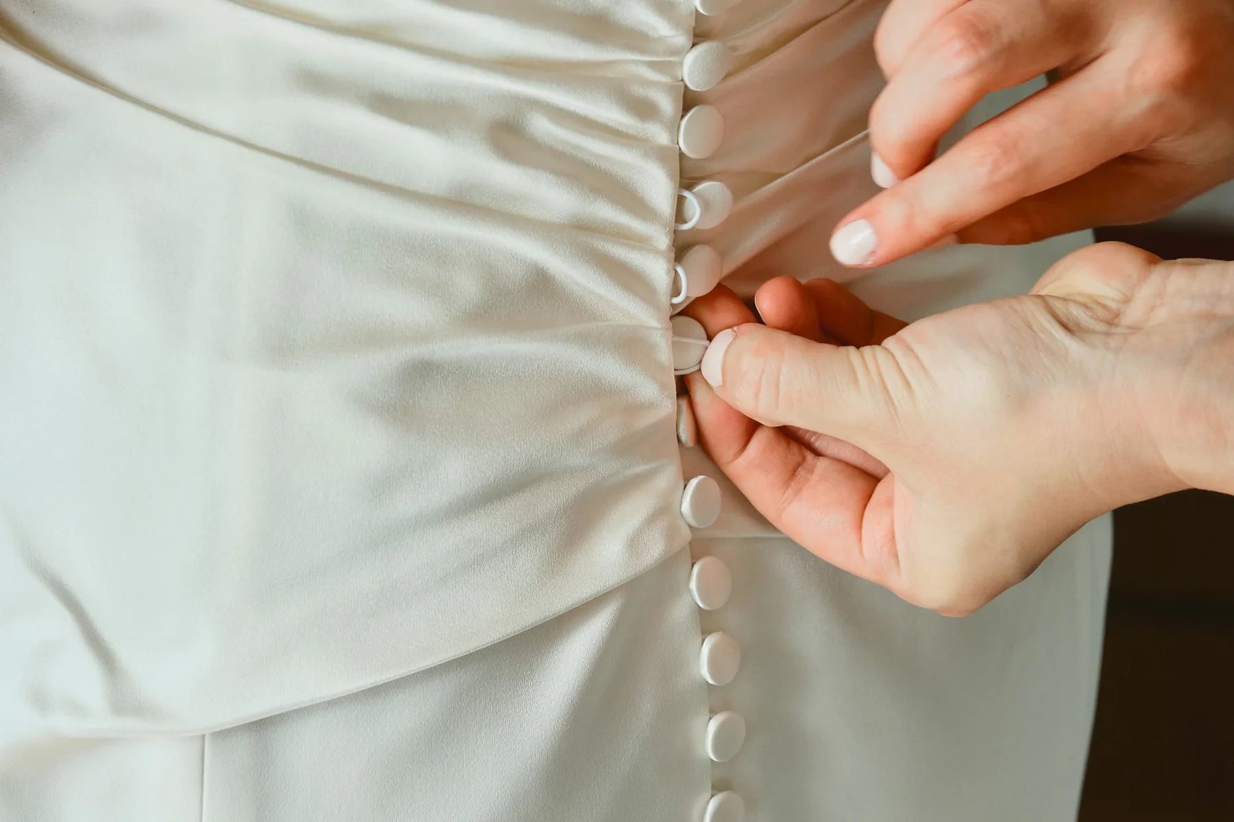 I bottoni dell’abito della sposa