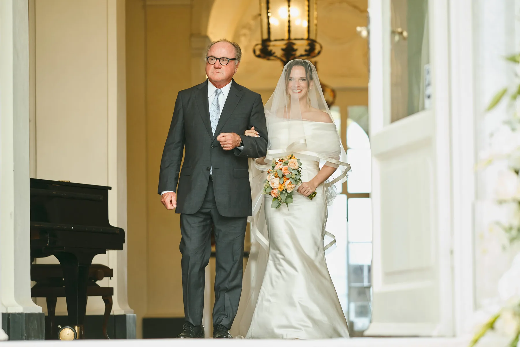 Il padre accompagna la sposa