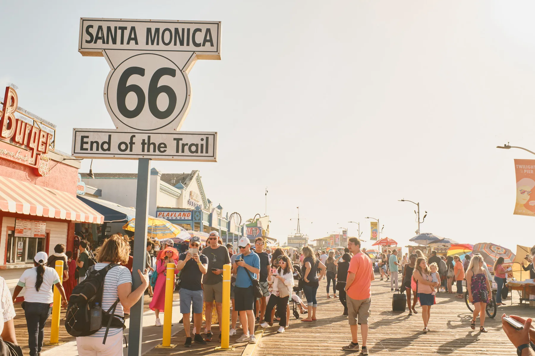 Il cartello della Route 66 sul molo di Santa Monica