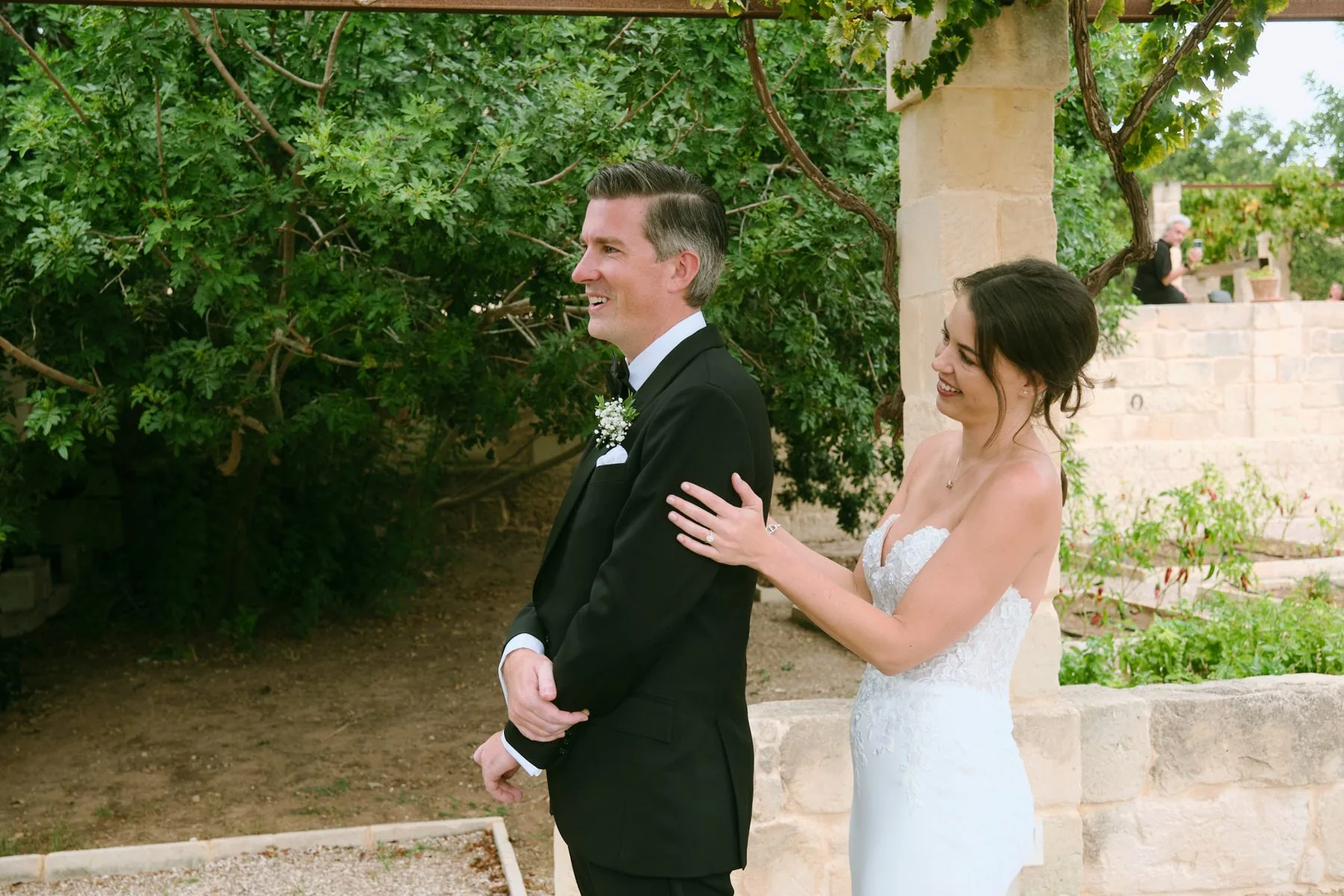 Il padre di Katy con lei prima della cerimonia, un momento emozionato