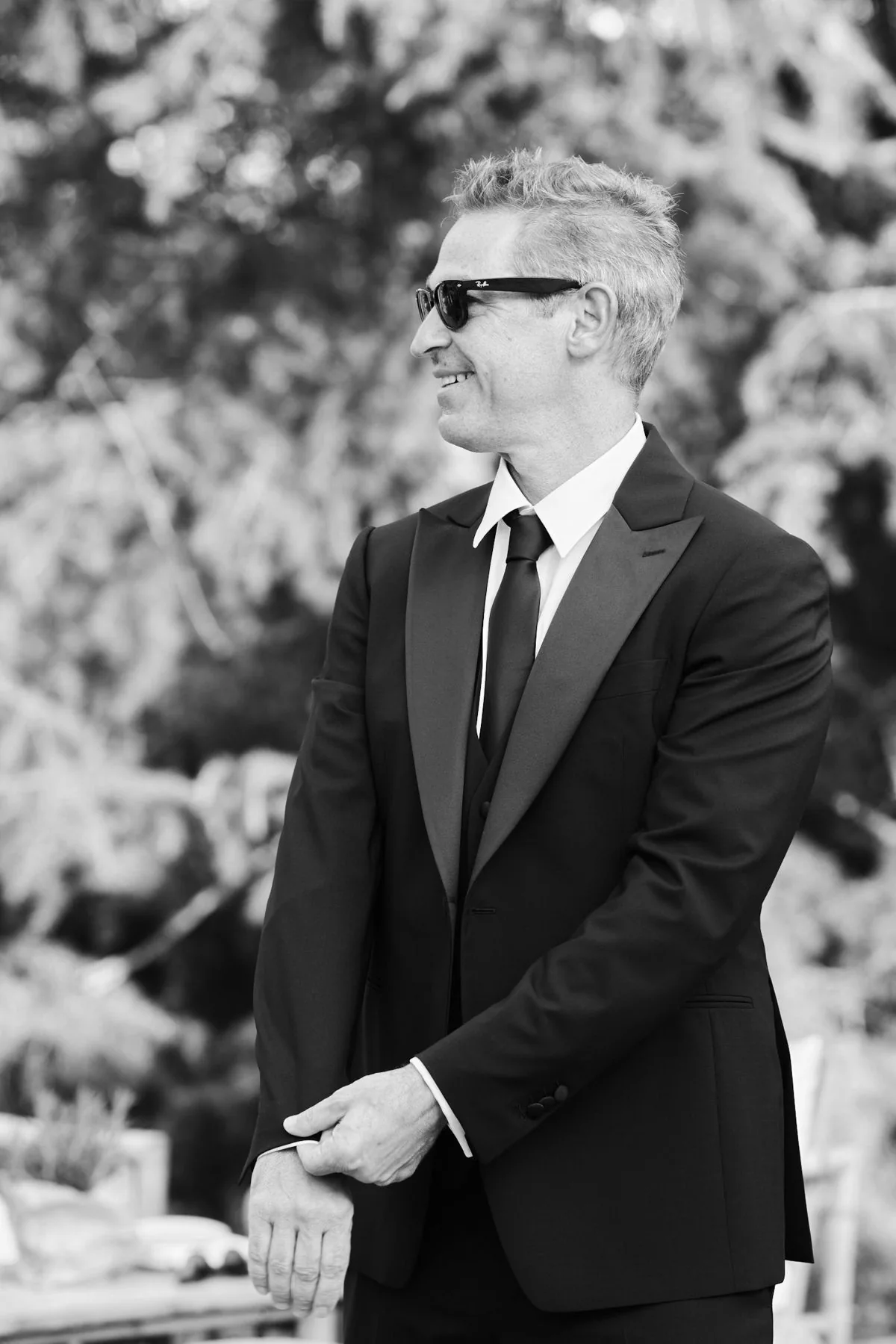 Ritratto di Steven in bianco e nero prima della cerimonia